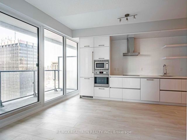 4606 - 2221 Yonge St