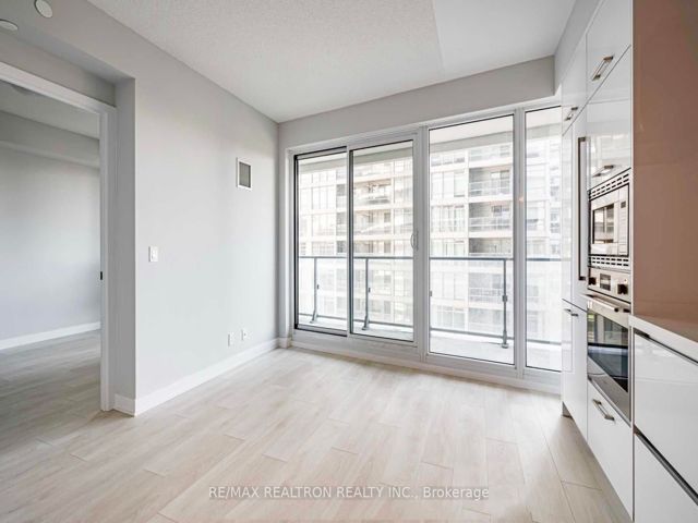 4606 - 2221 Yonge St