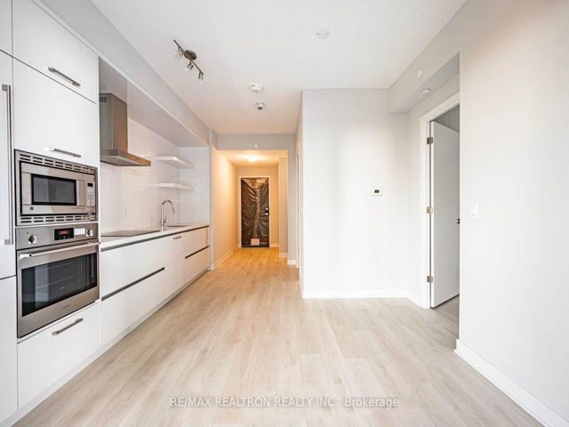 4606 - 2221 Yonge St