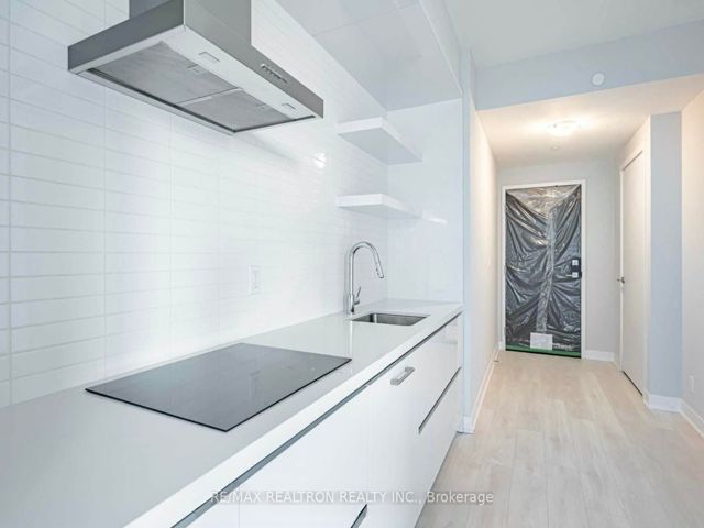 4606 - 2221 Yonge St