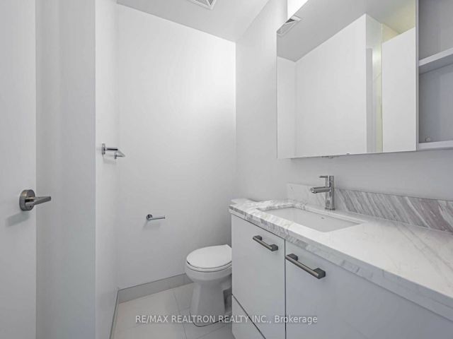 4606 - 2221 Yonge St