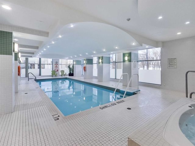 328 - 230 Queens Quay W