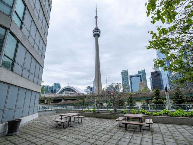 328 - 230 Queens Quay W