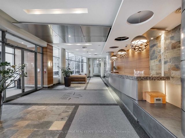 328 - 230 Queens Quay W