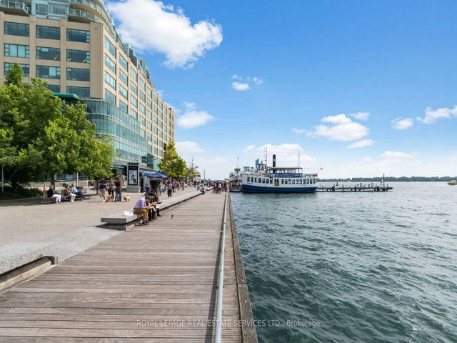 328 - 230 Queens Quay W