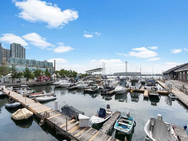 328 - 230 Queens Quay W