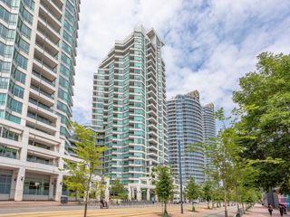 328 - 230 Queens Quay W