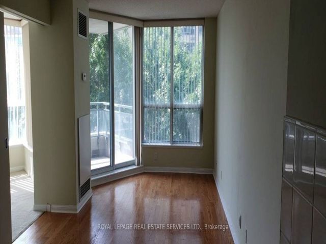 328 - 230 Queens Quay W
