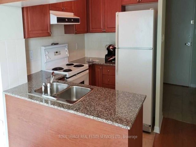 328 - 230 Queens Quay W