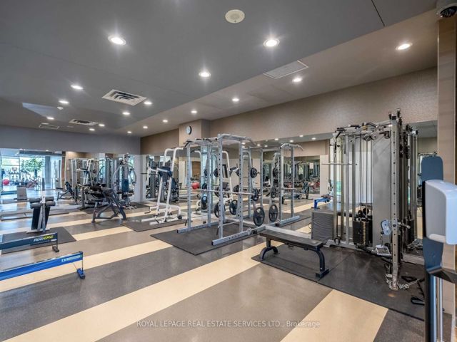 328 - 230 Queens Quay W