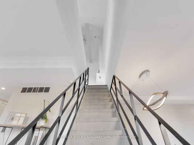 203 - 195 Poplar Plains Rd