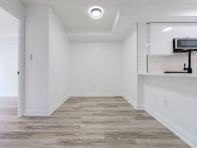 1509 - 7 Lorraine Dr