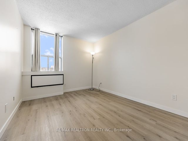 518 - 30 Fashion Roseway
