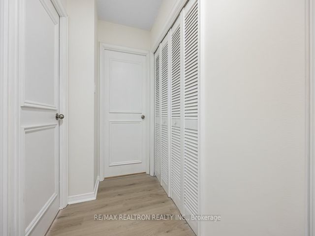 518 - 30 Fashion Roseway
