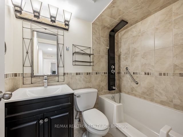 518 - 30 Fashion Roseway
