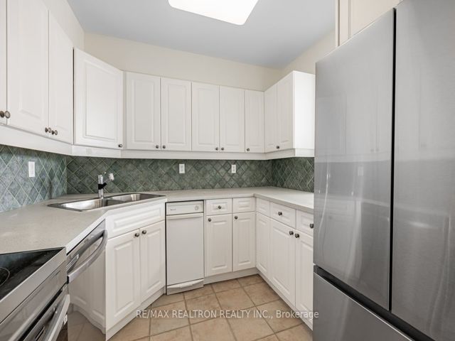 518 - 30 Fashion Roseway