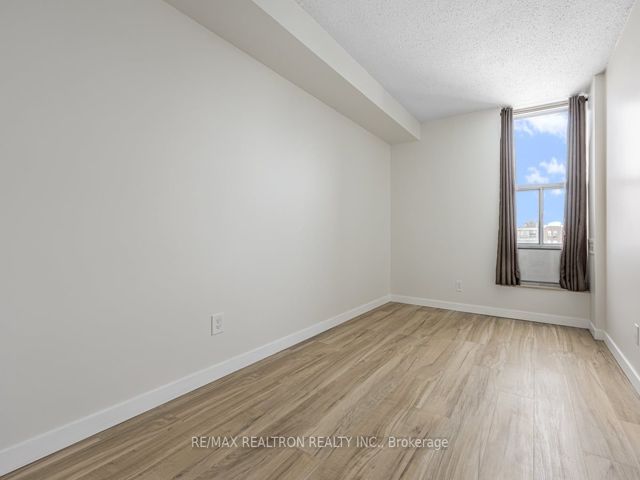 518 - 30 Fashion Roseway