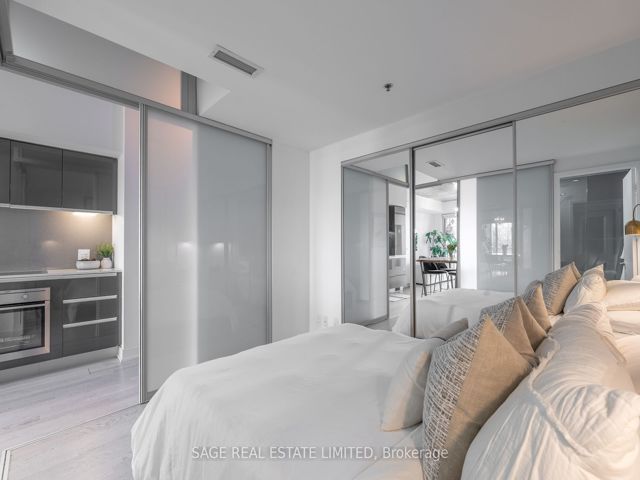 407 - 20 Gladstone Ave