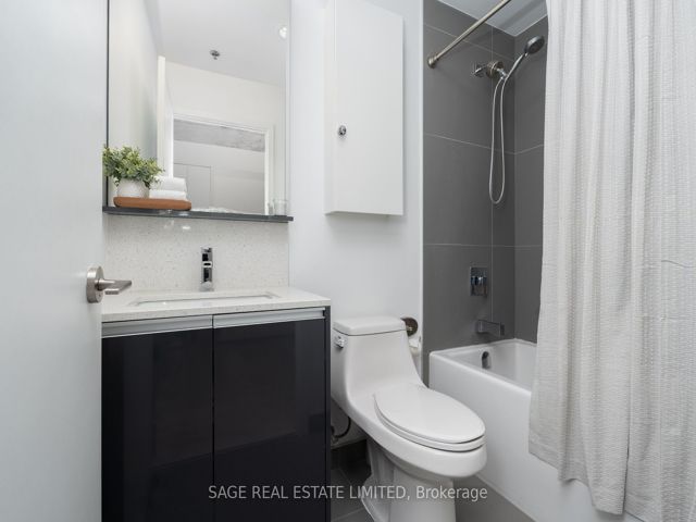 407 - 20 Gladstone Ave