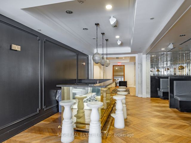 407 - 20 Gladstone Ave