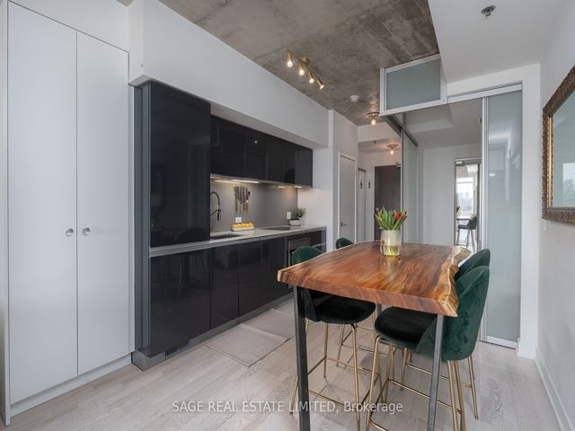407 - 20 Gladstone Ave