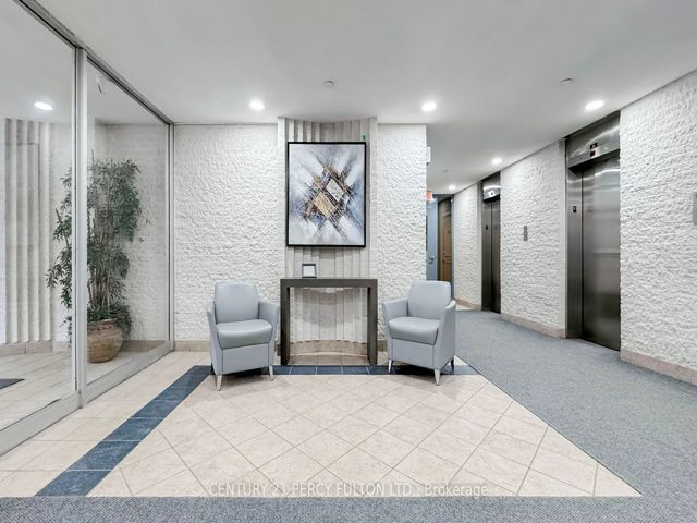 911 - 1360 York Mills Rd