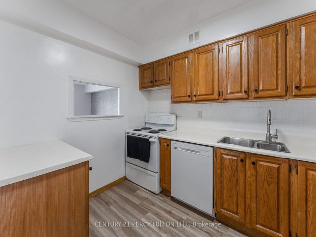 911 - 1360 York Mills Rd