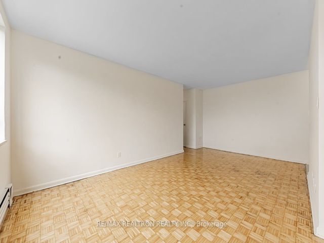 501 - 2895 Bathurst St