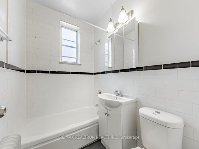 501 - 2895 Bathurst St