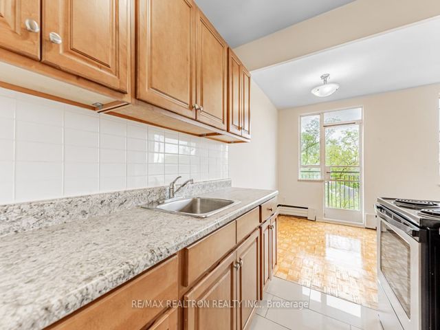 501 - 2895 Bathurst St