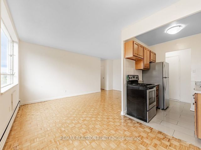 501 - 2895 Bathurst St