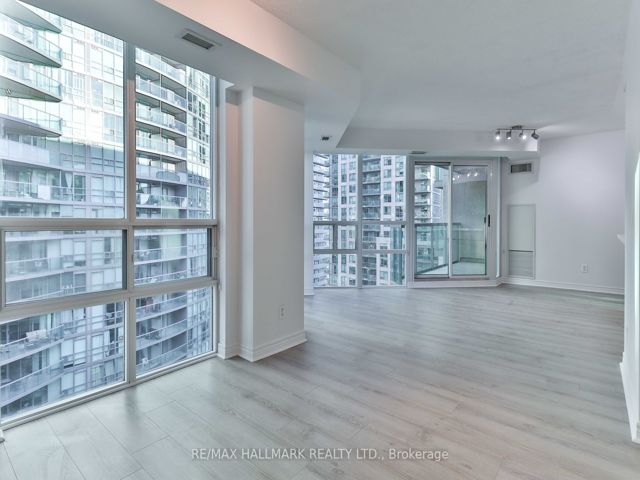 1701 - 51 Lower Simcoe St