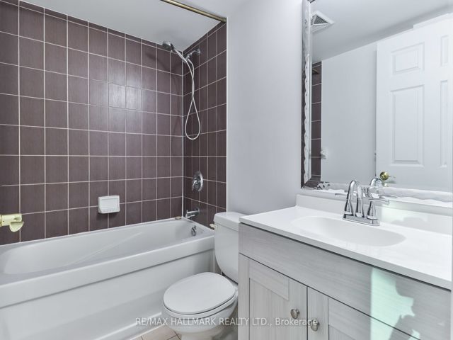 1701 - 51 Lower Simcoe St