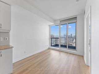 1016 - 2885 Bayview Ave