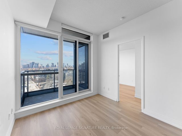 1016 - 2885 Bayview Ave