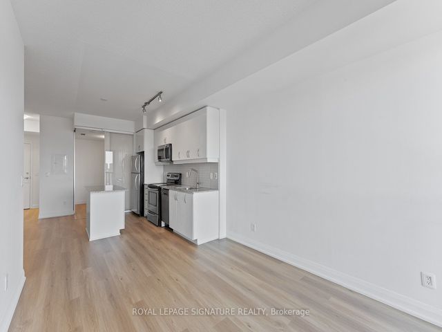 1016 - 2885 Bayview Ave