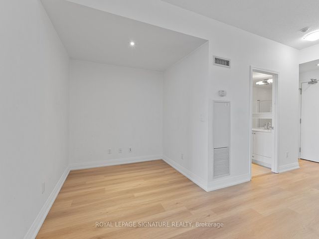 1016 - 2885 Bayview Ave