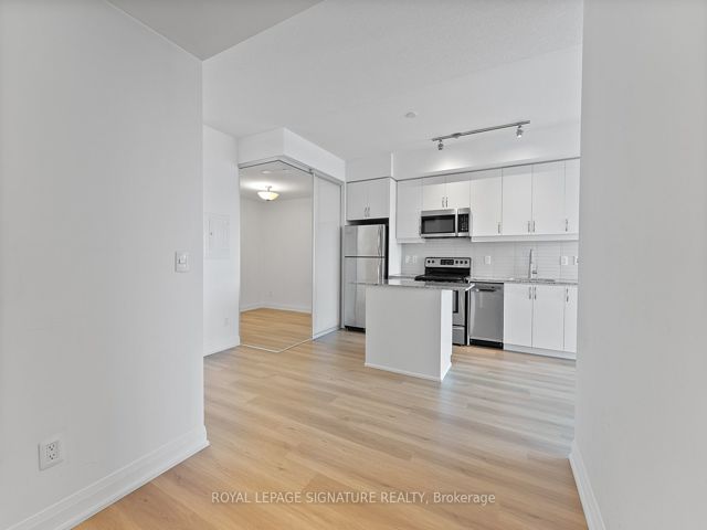 1016 - 2885 Bayview Ave