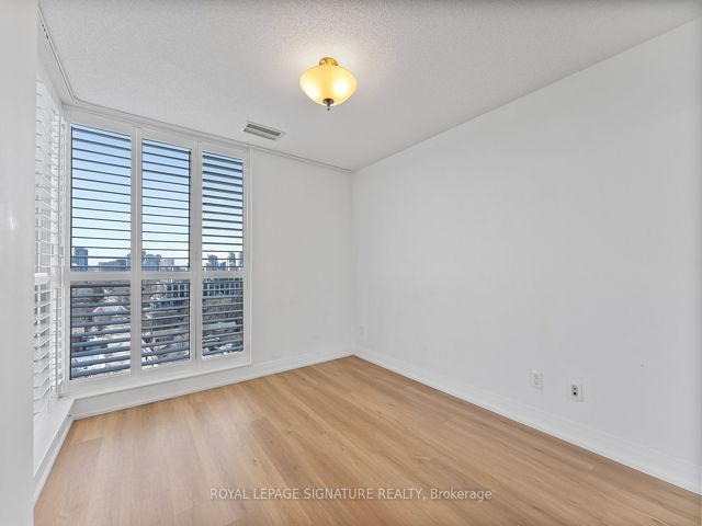 1016 - 2885 Bayview Ave