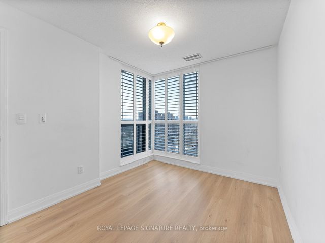 1016 - 2885 Bayview Ave