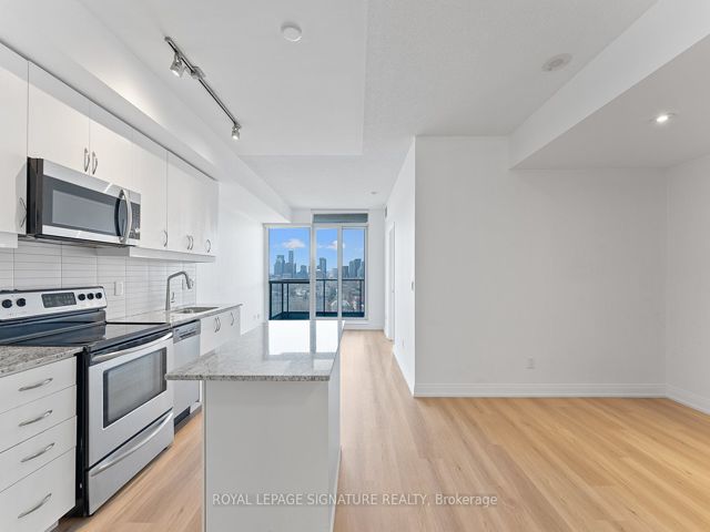 1016 - 2885 Bayview Ave