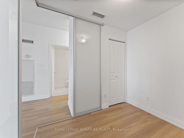 1016 - 2885 Bayview Ave
