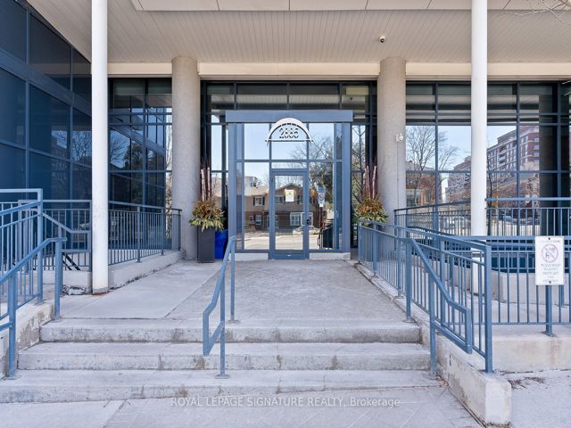 1016 - 2885 Bayview Ave