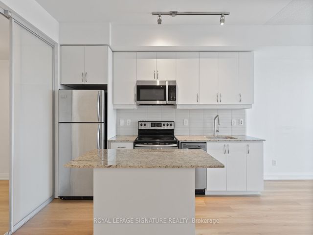 1016 - 2885 Bayview Ave