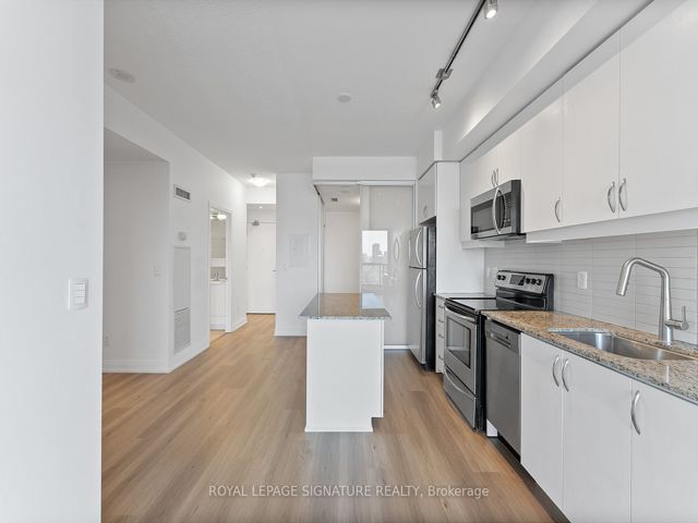 1016 - 2885 Bayview Ave
