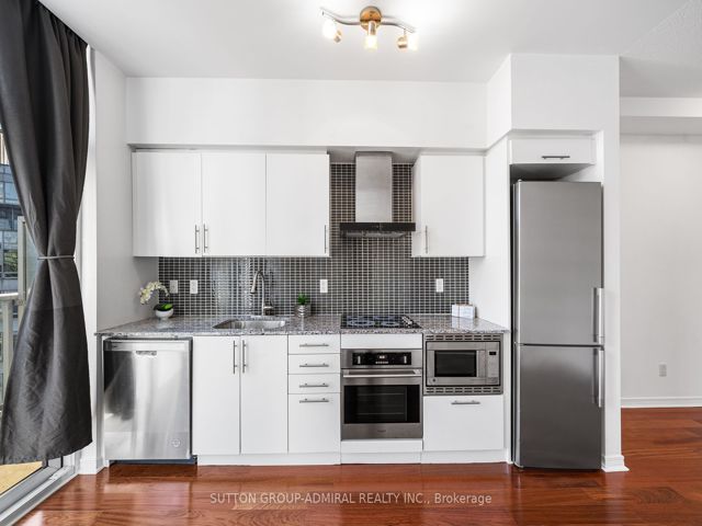 2317 - 352 Front St W