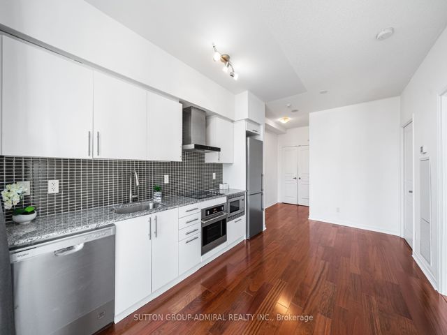 2317 - 352 Front St W