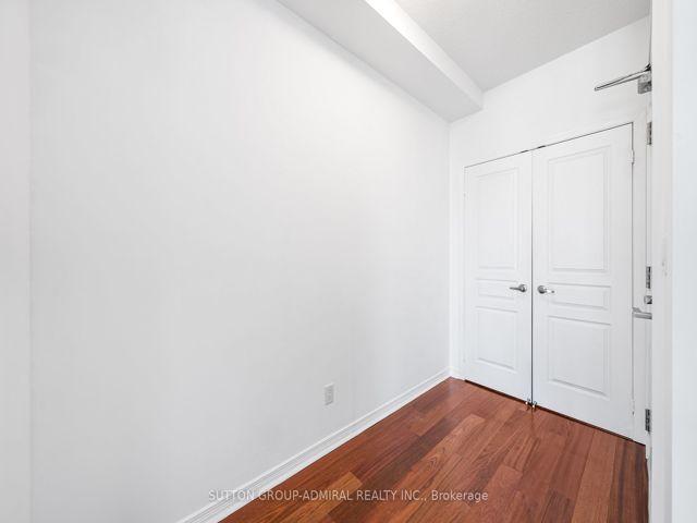 2317 - 352 Front St W