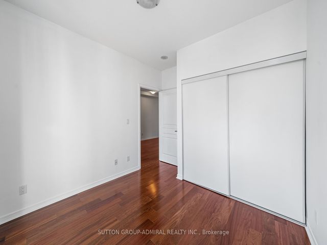 2317 - 352 Front St W