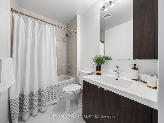 2317 - 352 Front St W